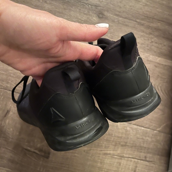 Women’s Reebok cross trainers - Picture 3 of 3